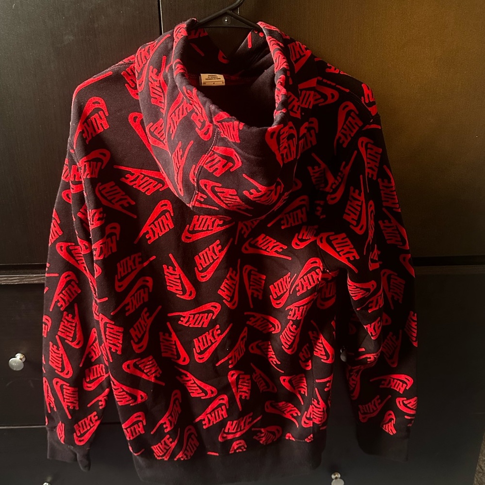 **RARE** VINTAGE BLACK AND RED NIKE HOODIE (Size Small)